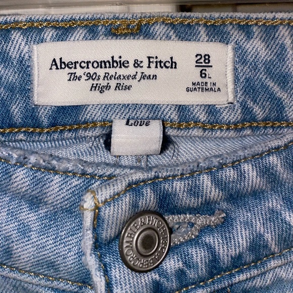 Abercrombie Curve Love High Rise 90s Relaxed Jeans 28L - Picture 3 of 4